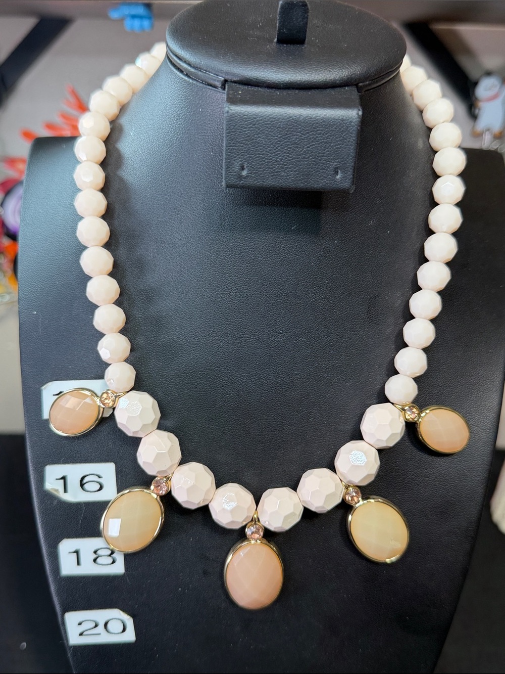 Liz Claiborne Elegant pink Beaded Pendant Necklace L3